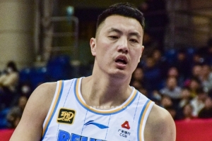 凤凰体育官方网站-翟晓川：胡金秋在要位时肯定知道自己尺寸对不上 但没有办法