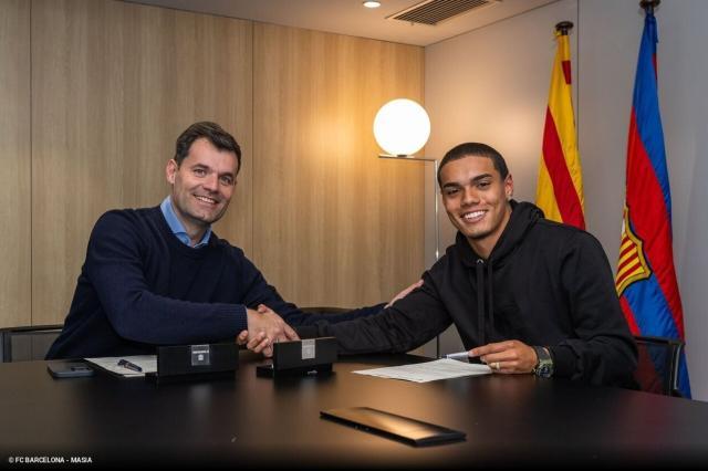 凤凰体育APP-罗纳尔迪尼奥儿子3月2日签约巴萨 他伯父咋评他？